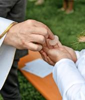 Vlak vóór de communie herhaalt de kerkgemeenschap de bede om gezond te mogen worden.  © KNA Bild