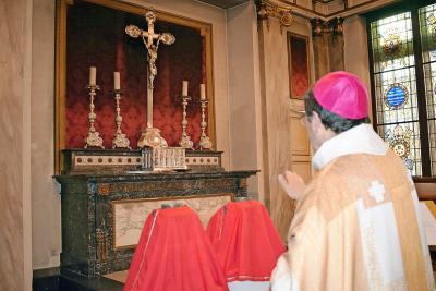 Tijdens de Goede Week wijdde de bisschop het chrisma voor het vormsel. © Greet Desseyn