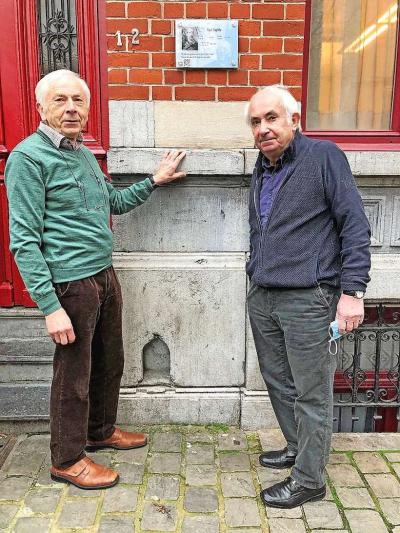 Luc (links) en Maurits van Liedekerke bij de onthulling van een gedenkteken aan de pastorie in Kuregem.  © Marc Weemaes