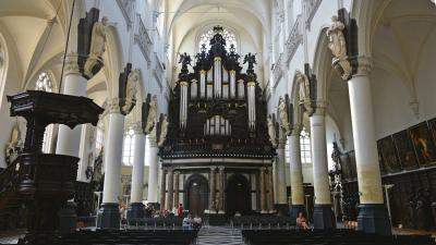 De barokke preekstoel (links op de foto) staat tijdens Slow Art Day op 13 april centraal in de Sint-Pauluskerk. © Paul Hermans