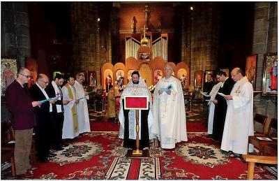 In 2016 nam mgr. Lemmens (rechts) deel aan de viering bij de Mechelse Russisch-orthodoxe gemeenschap. © Memo Mechelen