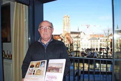 Met uitzicht op de Sint-Romboutstoren geniet Emile Van der Taelen elke dag van ‘zijn’ Mechelen. © Filip Ceulemans