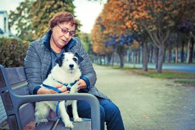 Huisdieren dragen bij tot een grotere levenslust en verminderen het gevoel van eenzaamheid. © Maité Thijssen