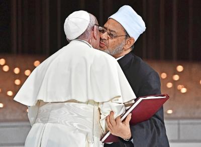 In navolging van Franciscus van Assisi ontmoette paus Franciscus dit jaar de Egyptische imam al-Tayed. © Vincenzo Pinto