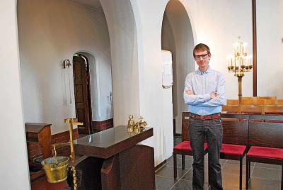 Jens Van Rompaey in de Heilig Kruiskerk in Lier waar hij begon als misdienaar. © Filip Ceulemans