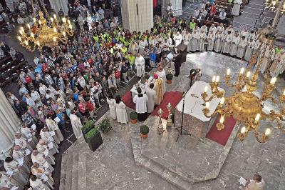 Normaal ontvangt de bisschop voor de chrismaviering priesters en vormelingen uit het hele bisdom. © Filip Ceulemans