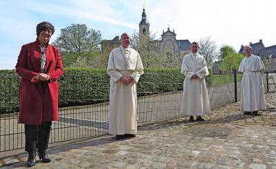De abten Jeroen De Cuyper en Marc Fierens en historicus Herman Janssens. © Provincie Antwerpen