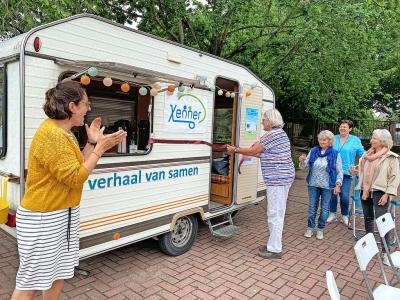 Op 5 juni ‘opende’ Griet Van Coillie feestelijk de Xenner-caravan. © Kristel Mentens