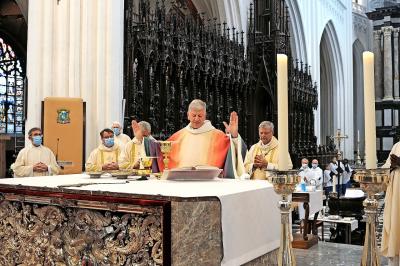 Op 29 augustus celebreerde Paul Sas voor het eerst de eucharistie als priester. © Paul Hermans