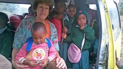 ‘Haar’ Tanzaniaanse schoolkinderen liggen Hilde Wellens na aan het hart. © Hilde Wellens
