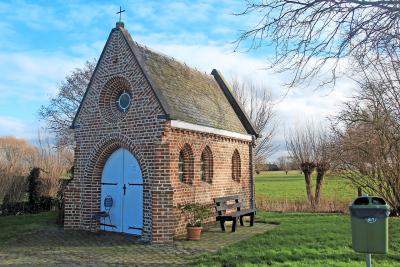 De Sint-Aldegondiskapel in Booitshoeke werd recentelijk volledig gerestaureerd. © Marc De Grave