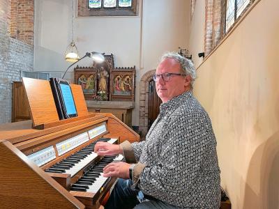 Wim Janssens: „Het voelt zalig opnieuw orgel te kunnen spelen en van betekenis te kunnen zijn.” © Severine Cogghe
