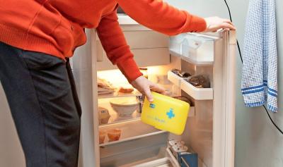 Voor de uniformiteit wordt de gele doos bewaard in de koelkast. © Stad Gent