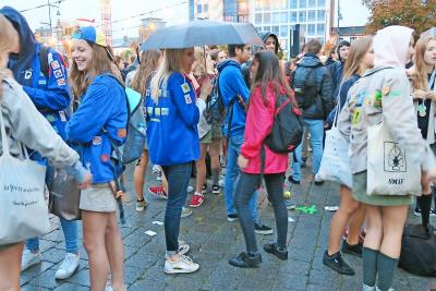 Op 18 oktober duiken leden van een jeugdbeweging in uniform op in het straatbeeld. © Persdienst bisdom Hasselt