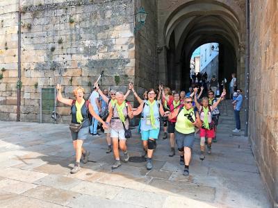 Al zingend komen de KVLV-vrouwen aan in Santiago de Compostela. © Lizzy Buysen-Baillien