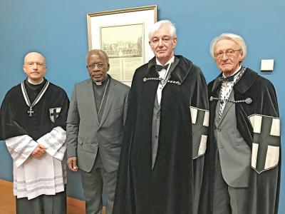 Ook de pauselijke nuntius (tweede links) bezocht de ‘ridders’ van de Duitse Orde. © Mimi Weyens