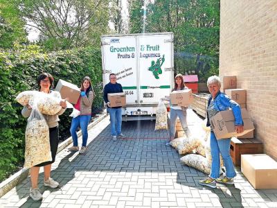 Tien weken lang zetten vrijwilligers zich in om in Tongeren 420 voedselpakketten te verdelen. © VC Jekervallei Sluizen