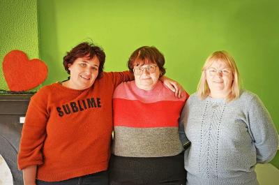 Nathalie Pirenne (links), Germaine Dierick (midden) en Anita Maex van OnderOns. © Tony Dupont