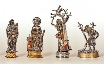 Enkele van de veertien waardevolle heiligenbeelden uit de schatkamer van de basiliek. © Teseum