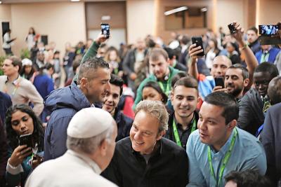 „Zeg wat je denkt”, drukte de paus de jongeren op het hart. © Vatican News/Santiago Perez de Camino