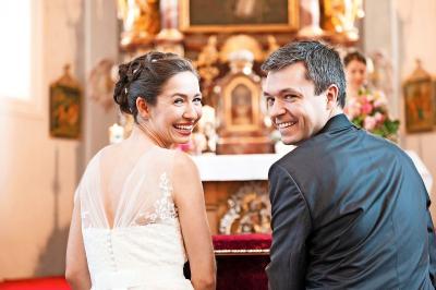 Kiezen koppels voor een sacramenteel huwelijk, dan komen ze thuis in de Kerk. © Image Select