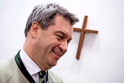 Minister-president Markus Söder, een protestant, beschouwt een kruis als hét teken van Beierse identiteit. © Belga Image
