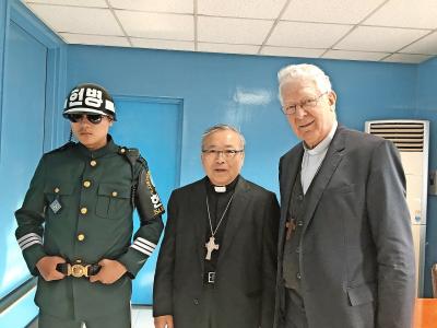 Mgr. Luc Van Looy was in november 2017 nog op de grens met Noord-Korea. © Bisdom Gent