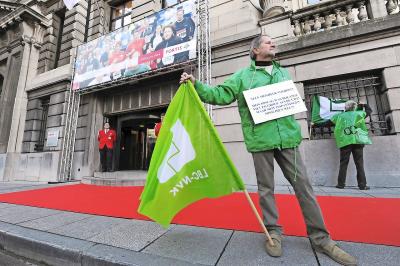 Vakbonden protesteren bij de raad van bestuur van Fortis in 2008, het jaar waarin de bank ten onder ging. © Belga Image