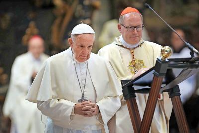 De mening van paus Franciscus en kardinaal Eijk, hier in 2016, loopt al eens uiteen. © Belga Image