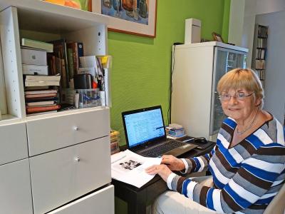 Francine Van de Voorde bundelt graag evaluaties van lesgevers bij Auxilia. „Ja, het brengt wel degelijks iets bij.” © Ilse Van Halst