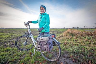 Maria van Hecke: „Als er geploegd moet worden, fietsen gepensioneerde boeren niet. Dat weten ze van elkaar.” © Leo De Bock