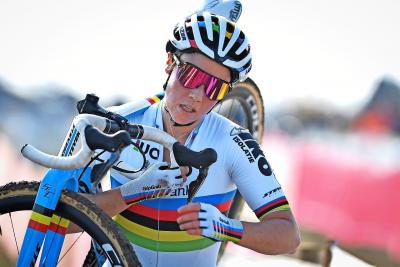 Sanne Cant is een van het handvol Belgische vrouwelijke wielrenners die van hun sport kunnen leven. © Belga Image
