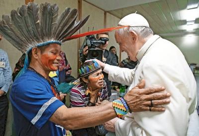 Paus Franciscus sprak zijn respect uit voor de inheemse volkeren en hun cultuur. © Belga Image