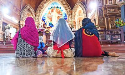 De katholieke Kerk groeit, met name in Azië. Hier biddende katholieke vrouwen in een kerk in India. © KNA-Bild