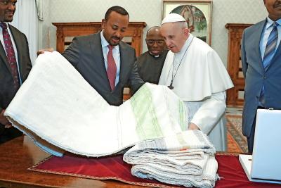 De Ethiopische eerste minister Abiy Ahmed was eerder dit jaar nog op bezoek bij paus Franciscus. © Belga Image
