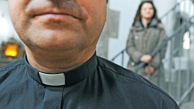 Gehuwde bedienaren die katholiek worden, krijgen soms dispensatie. © KNA-Bild