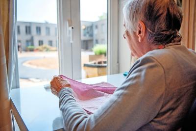 Verlieservaringen pieken bij de oudste groep ouderen. © Sien Verstraeten/Vlaamse Ouderenraad