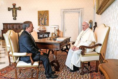 In oktober was Armin Laschet als minister-president van Noordrijn-Westfalen nog te gast bij paus Franciscus. © KNA-Bild