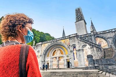 Lourdes in coronatijd. In normale jaren is het „een van de meest inclusieve plekken ter wereld”. © Luk Vanmaercke
