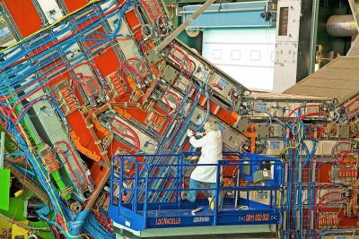 Dankzij de enorme deeltjesversneller van het Europees Laboratorium voor Deeltjesfysica (CERN) werd in 2012 het higgsboson ontdekt.  © Image Select